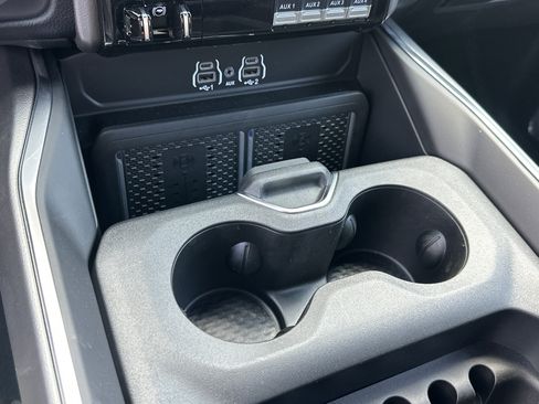 New 2026 RAM 2500 Laramie AWD/4WD image 7