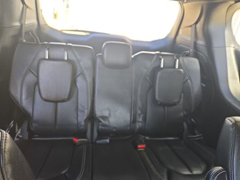 Used 2019 Chrysler Pacifica Touring-L Plus w/ S Appearance Package FWD image 11