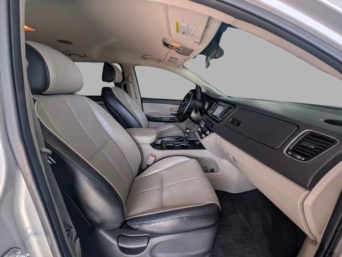 Used 2019 Kia Sedona EX FWD image 21
