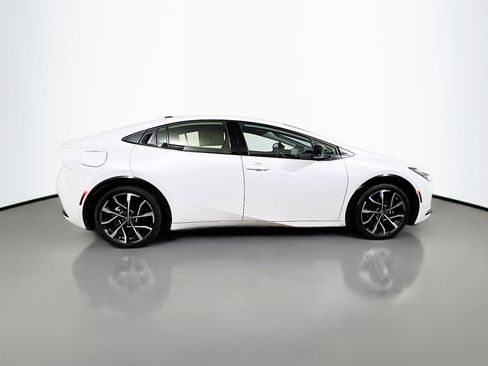 Used 2023 Toyota Prius Prime Premium image 3