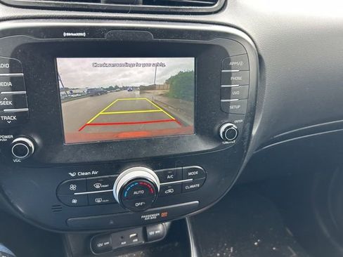 Used 2018 Kia Soul + FWD image 10