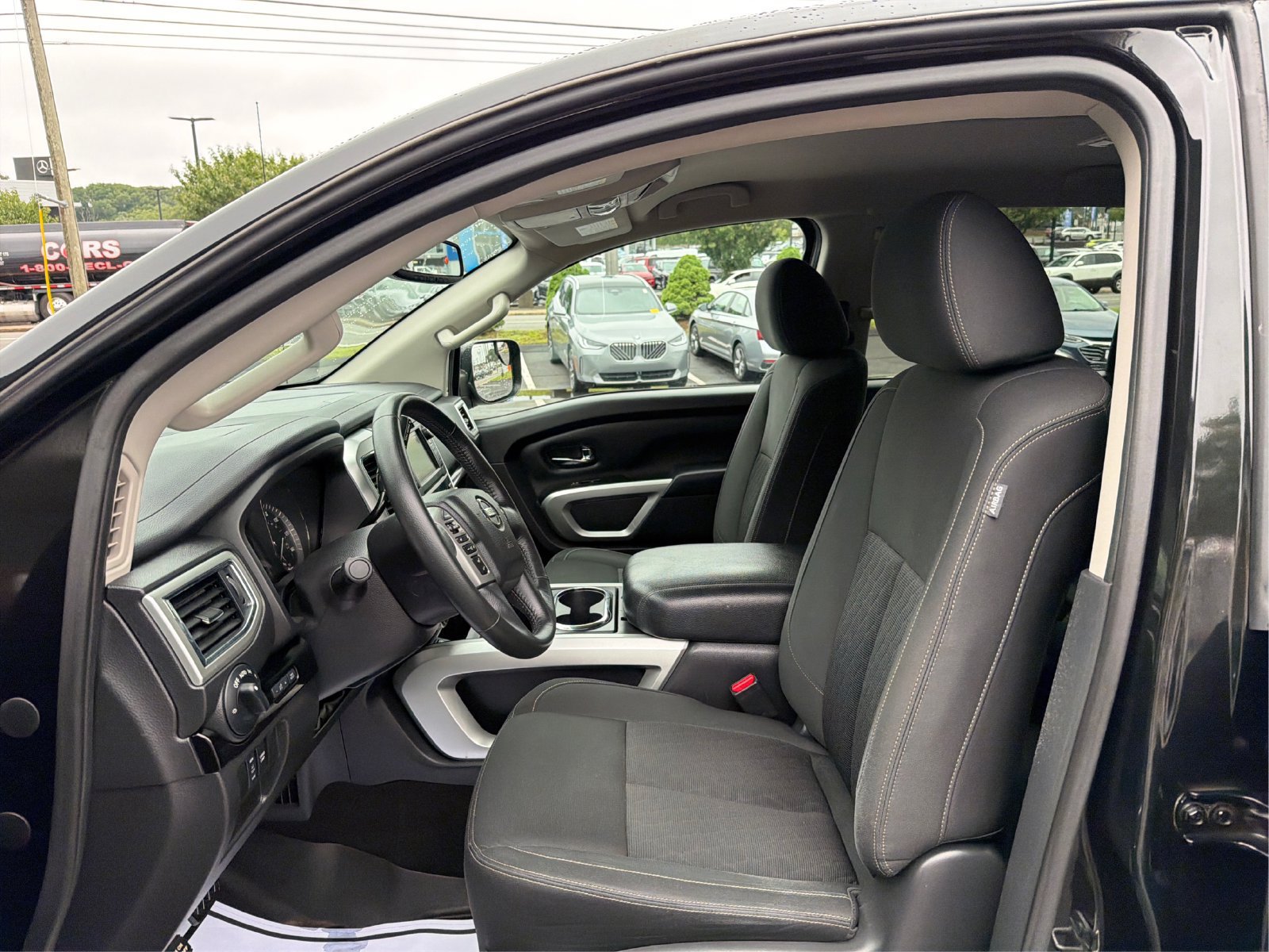 Used 2019 Nissan Titan SV w/ SV Convenience Package AWD/4WD image 9