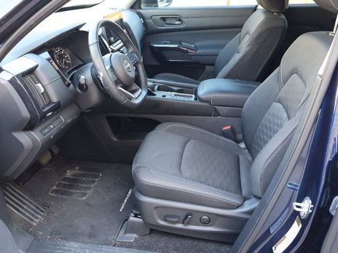 Used 2024 Nissan Pathfinder SV FWD image 16