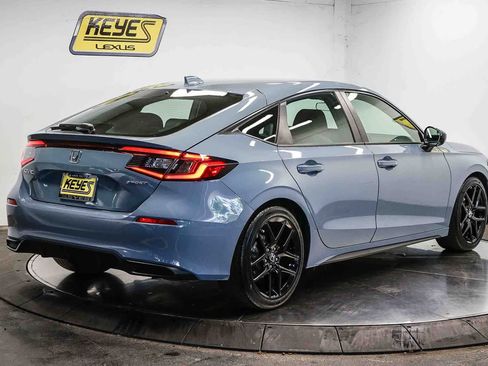 Used 2024 Honda Civic Sport image 3