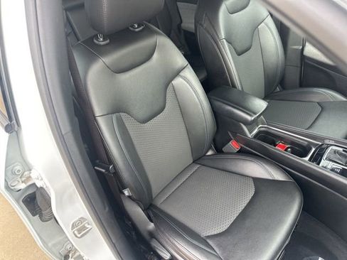 Used 2024 Jeep Compass Latitude image 9