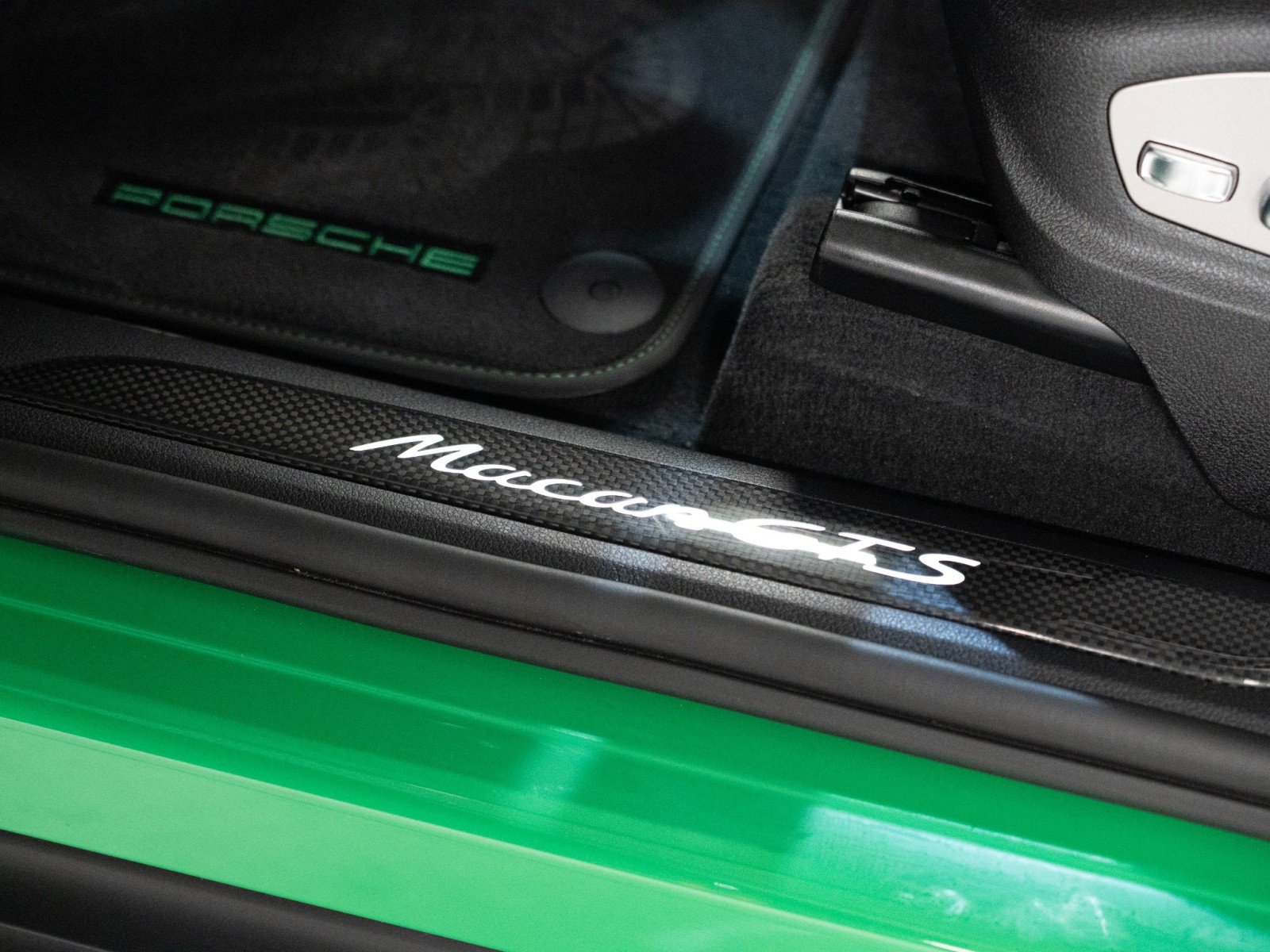 Certified 2026 Porsche Macan GTS AWD/4WD image 12