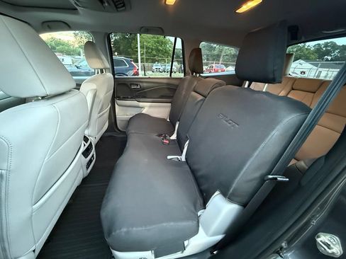Used 2018 Honda Pilot Touring image 3