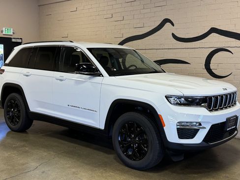 Used 2023 Jeep Grand Cherokee Limited AWD/4WD image 14