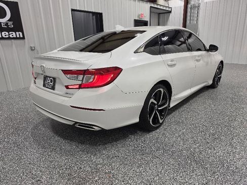 Used 2018 Honda Accord Sport image 9