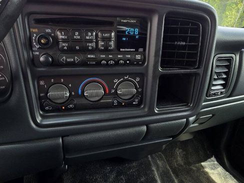 Used 2002 Chevrolet Avalanche 4x4 image 14