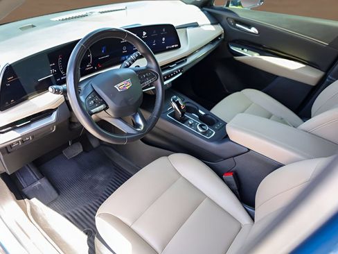 Used 2024 Cadillac XT4 Luxury w/ LPO, Floor Liner Package FWD image 10