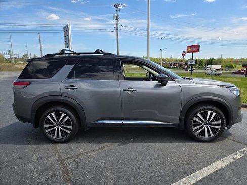Certified 2025 Nissan Pathfinder Platinum w/ Cargo Package AWD/4WD image 6
