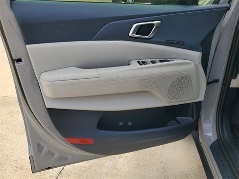 Used 2025 Kia Carnival EX image 14