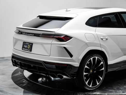 Used 2022 Lamborghini Urus image 17