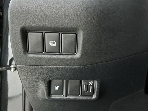 Used 2022 Toyota C-HR Limited image 23