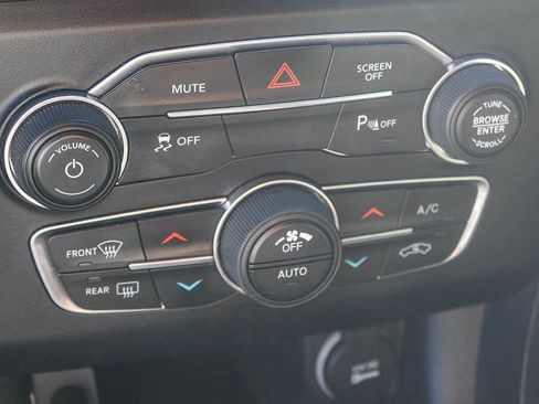 Used 2017 Dodge Charger SXT w/ Plus Group image 24