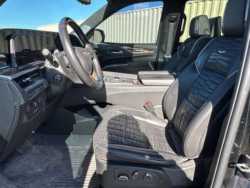 Certified 2023 Cadillac Escalade Sport Platinum w/ LPO, ONYX Package image 5