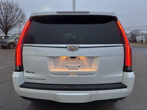 Used 2019 Cadillac Escalade Luxury image 18