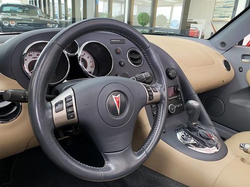 Used 2007 Pontiac Solstice Convertible w/ Premium Package RWD image 8