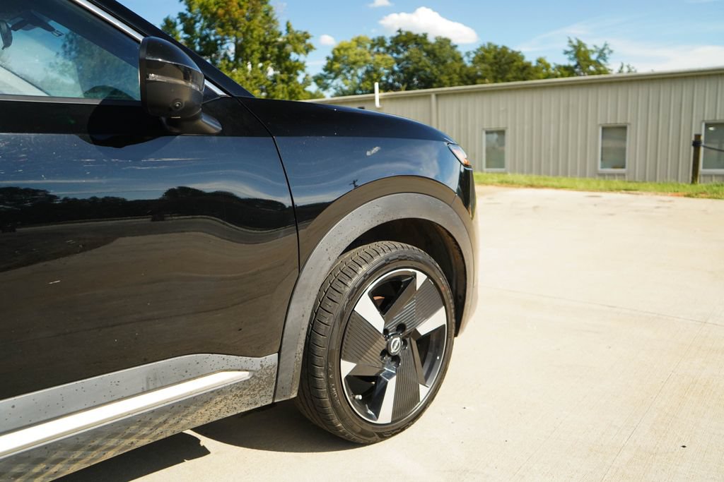 Used 2025 Nissan Kicks SR FWD image 18