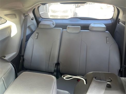 Used 2022 Toyota Sienna XLE image 19