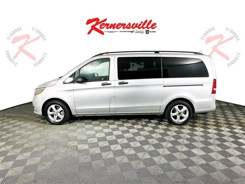 Used 2016 Mercedes-Benz Metris Passenger image 4