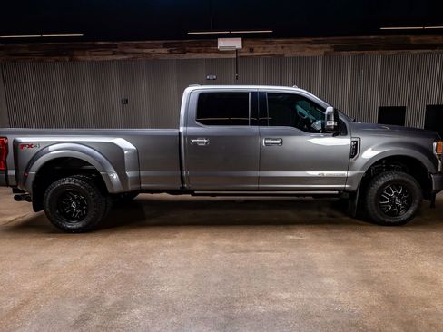 Used 2022 Ford F350 Limited image 10