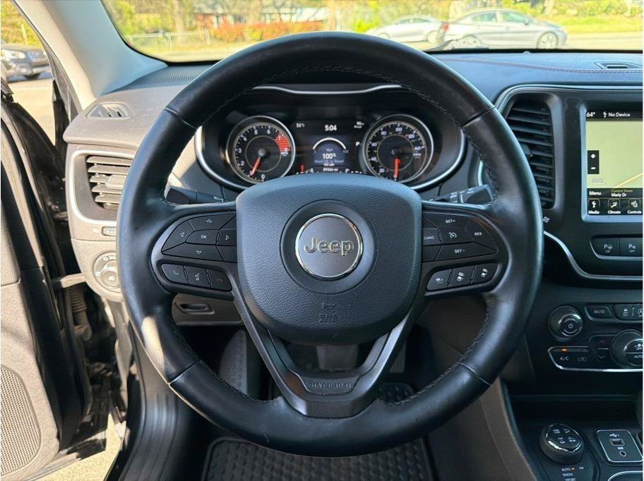 Used 2020 Jeep Cherokee Trailhawk w/ Technology Group AWD/4WD image 15