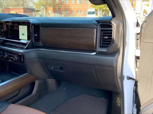 Used 2025 Chevrolet Silverado 3500 High Country w/ Technology Package image 18