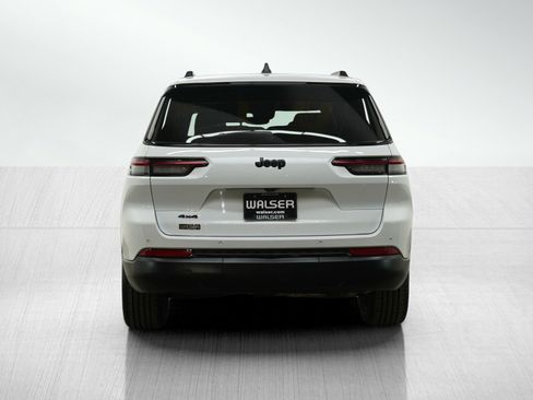 Used 2023 Jeep Grand Cherokee L Laredo image 4