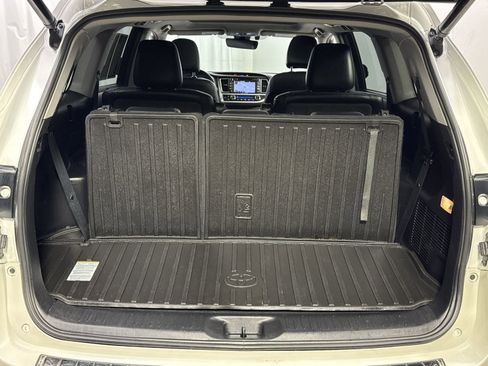 Used 2018 Toyota Highlander Limited Platinum image 31