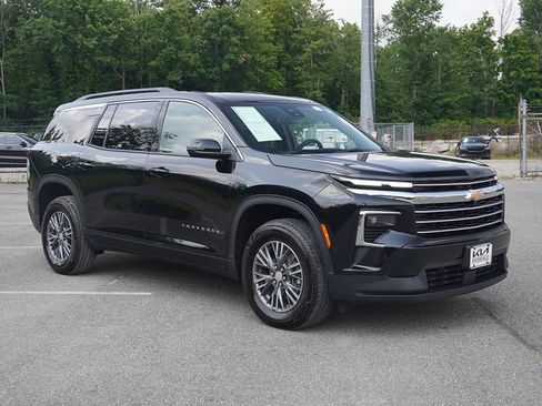 Used 2025 Chevrolet Traverse LT AWD/4WD image 2