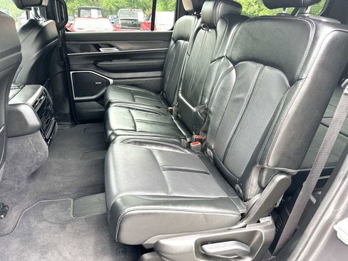 Used 2024 Jeep Wagoneer L Series II RWD image 23