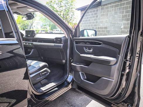 Used 2024 Honda Pilot Touring image 18
