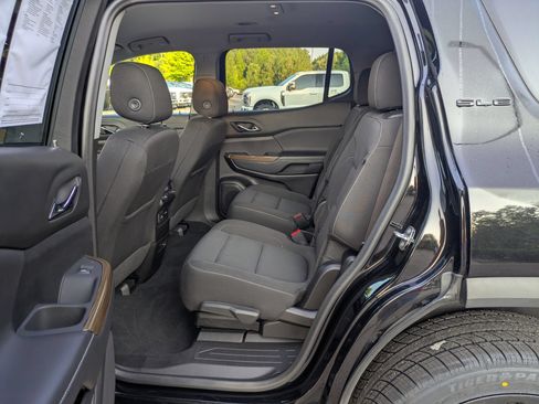 Used 2023 GMC Acadia SLE w/ Driver Convenience Package FWD image 27