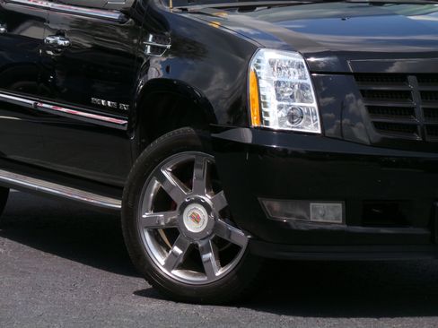Used 2013 Cadillac Escalade EXT Luxury AWD/4WD image 24