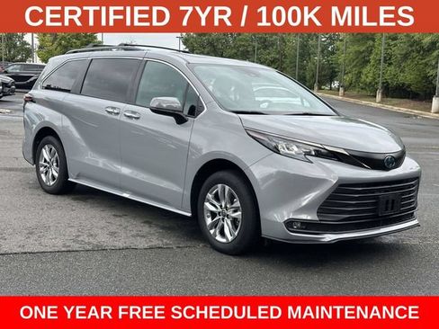 Used 2022 Toyota Sienna XLE Woodland Edition AWD/4WD image 1