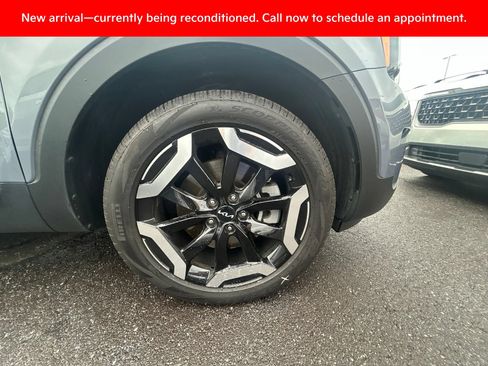 Certified 2025 Kia Telluride EX w/ EX Captain's Chair Package AWD/4WD image 4