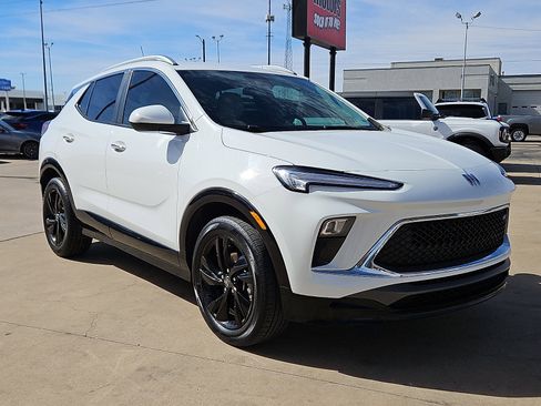 Used 2024 Buick Encore GX Sport Touring image 4