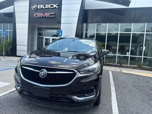 Used 2018 Buick Enclave Essence w/ Trailering Package FWD image 3