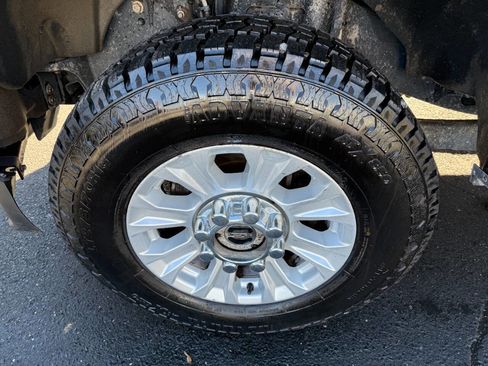 Used 2021 Ford F250 XLT w/ FX4 Off-Road Package image 9