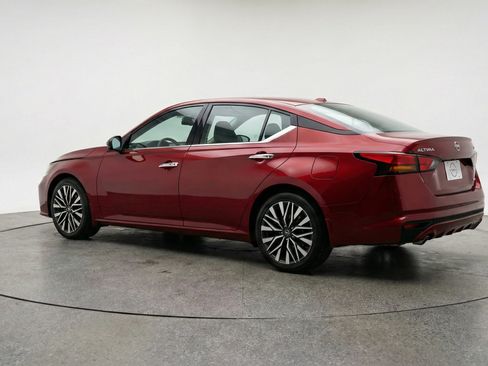 Used 2025 Nissan Altima 2.5 SV image 6