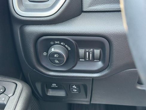 Used 2025 RAM 1500 Big Horn AWD/4WD image 19