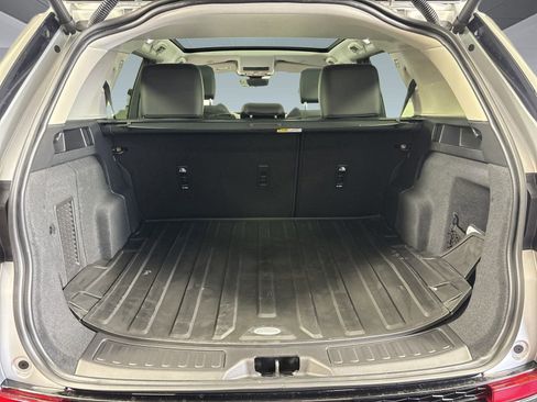 Used 2025 Land Rover Discovery Sport S image 25