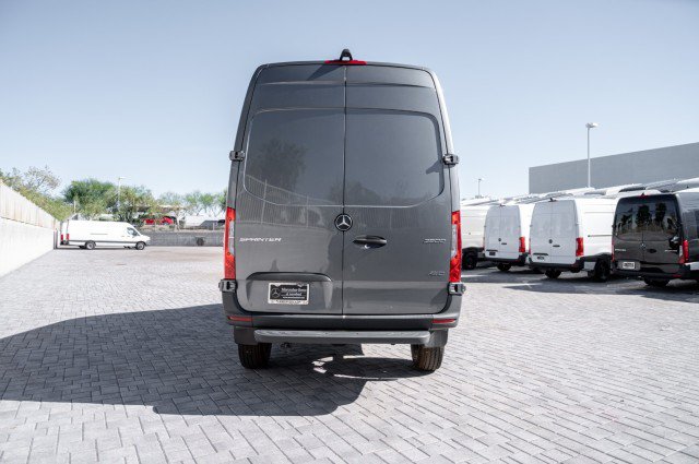 Used 2025 Mercedes-Benz Sprinter 2500 image 6