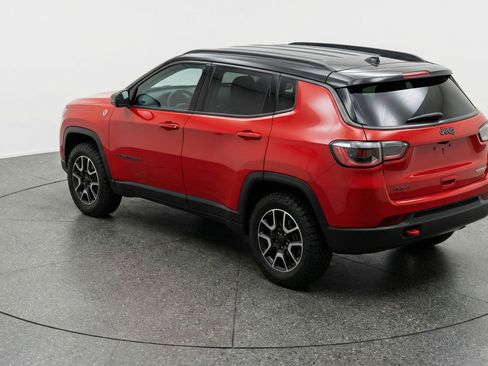 Used 2025 Jeep Compass Trailhawk AWD/4WD image 6