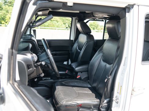 Used 2014 Jeep Wrangler Unlimited Sahara AWD/4WD image 16