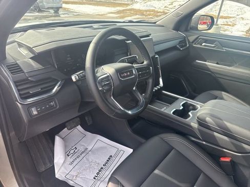 Used 2025 GMC Acadia Elevation w/ Elevation Premium Package image 12