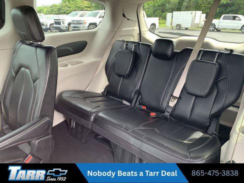 Used 2023 Chrysler Pacifica Touring-L FWD image 24