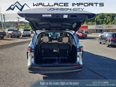 Used 2021 Toyota Sienna XLE image 47